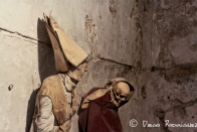 Dos esqueletos humanos en las catacumbas franciscanas de Palermo, Sicilia