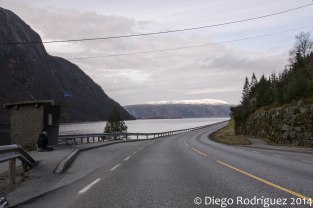 La carretera junto al Fjordselva
