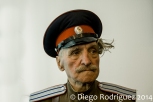 Un anciano con un traje militar sovietico en el edificio de la Administracion Regional, ocupado por los separatistas