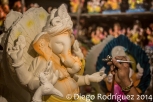 Pintado de una imagen de Ganesha en un taller de Dharavi