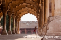Mujer en el fuerte de Agra